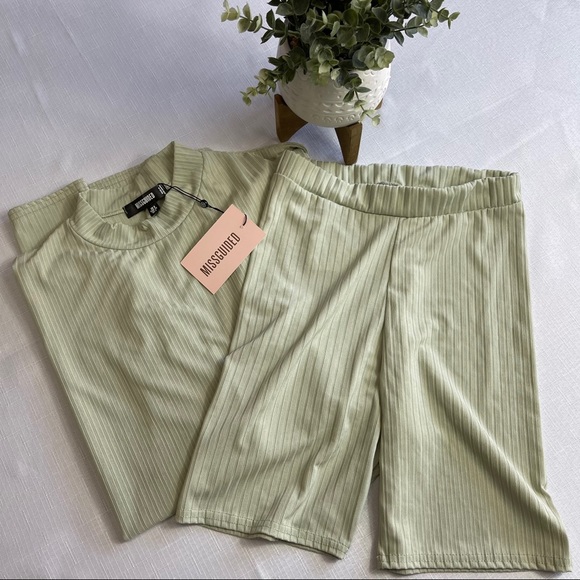 MISSGUIDED ribbed T-Shirt +cycle shorts set sage 4 - Picture 10 of 13